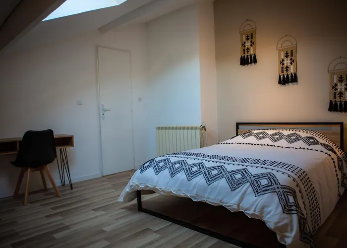 Moderne Pres Du Circuit 8 Pers Le Mans